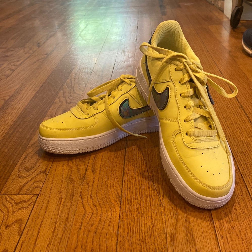 These Nike Airs are is perfect condition worn once